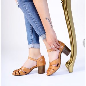 רננה - סנדל עור - קמל